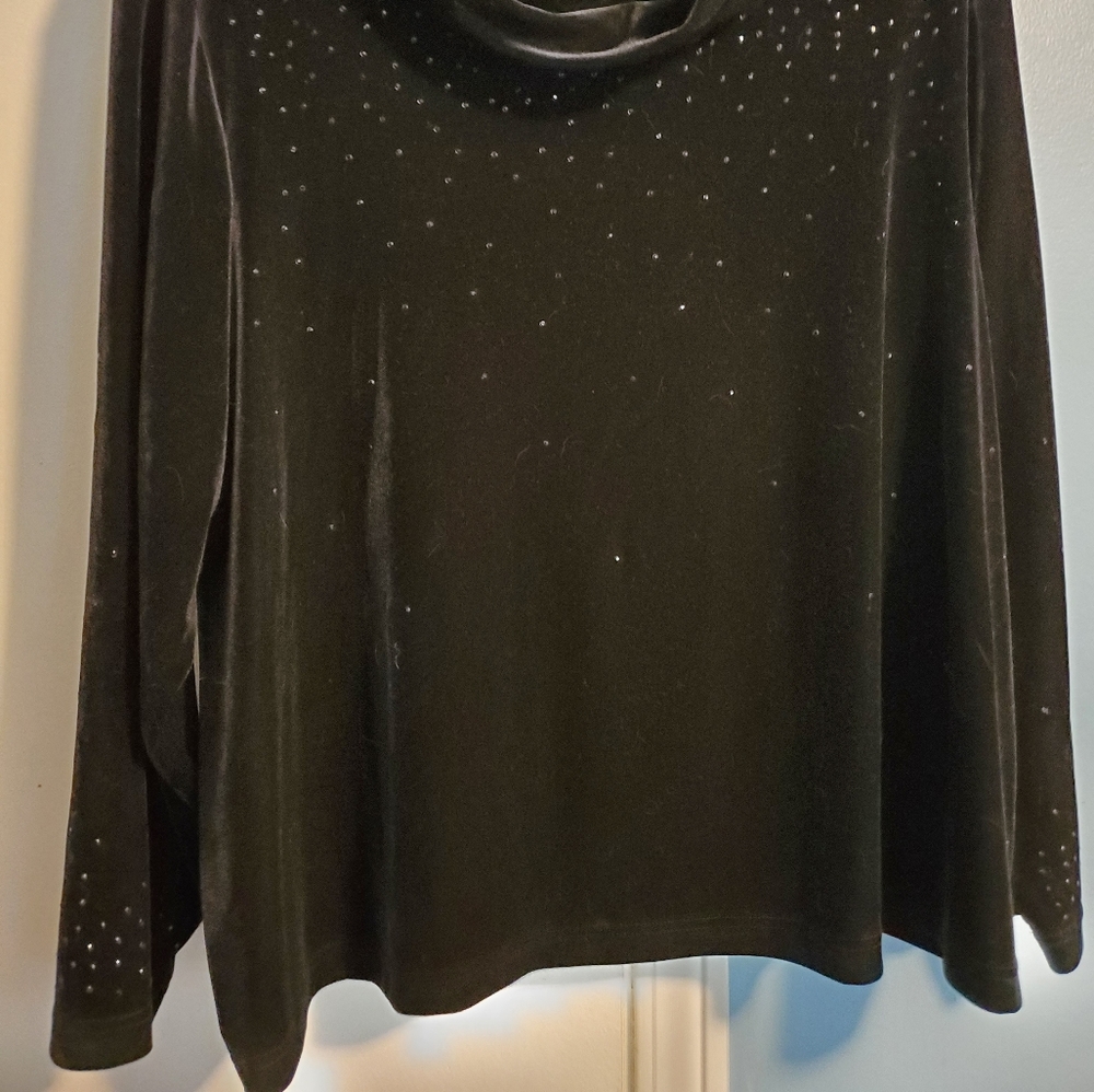Soft black top - Picture 2 of 3